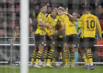 Dortmund bất phân thắng bại với PSV tại sân khách